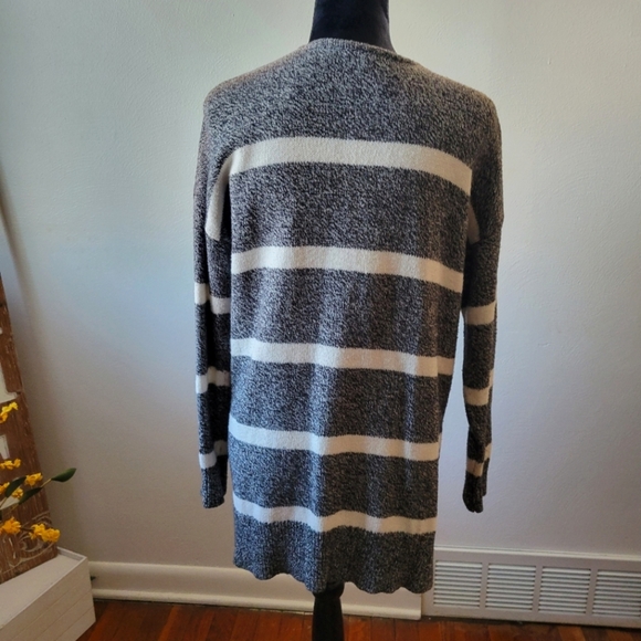 Madewell Gray & White Charlie Cotton Striped Pocket Cardigan Sweater. Size M - Picture 6 of 9
